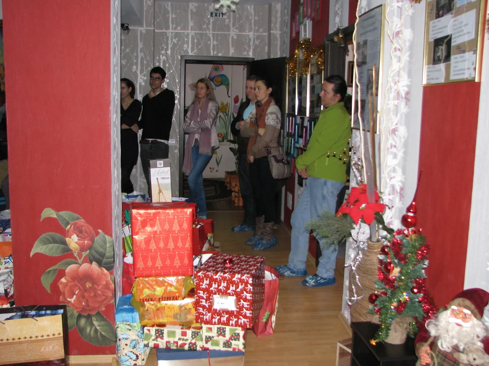 Fotografia 8 din „Moș Crăciun la Mia’s Children”