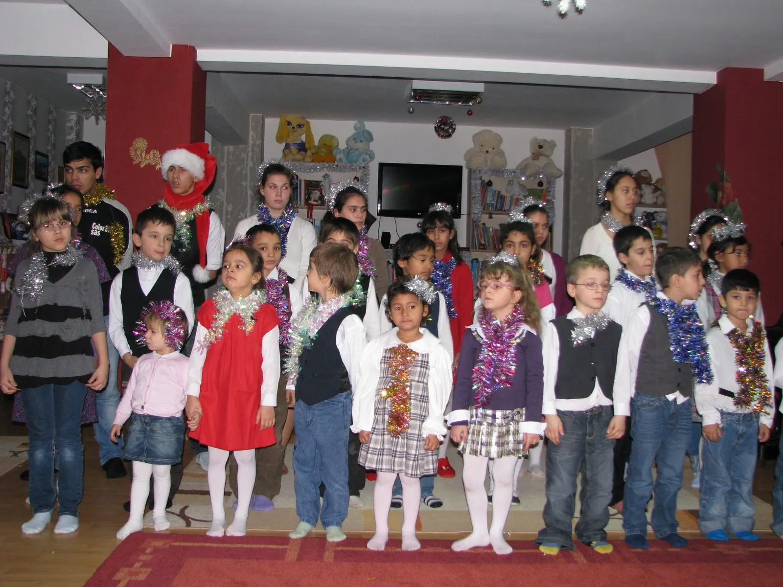 Fotografia 13 din „Moș Crăciun la Mia’s Children”