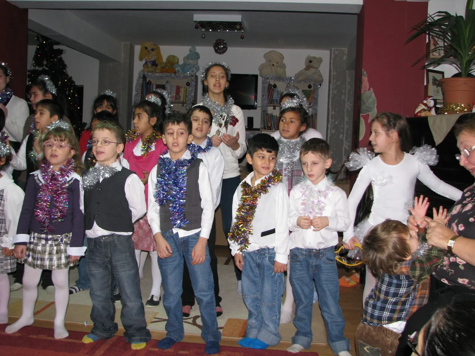 Fotografia 15 din „Moș Crăciun la Mia’s Children”