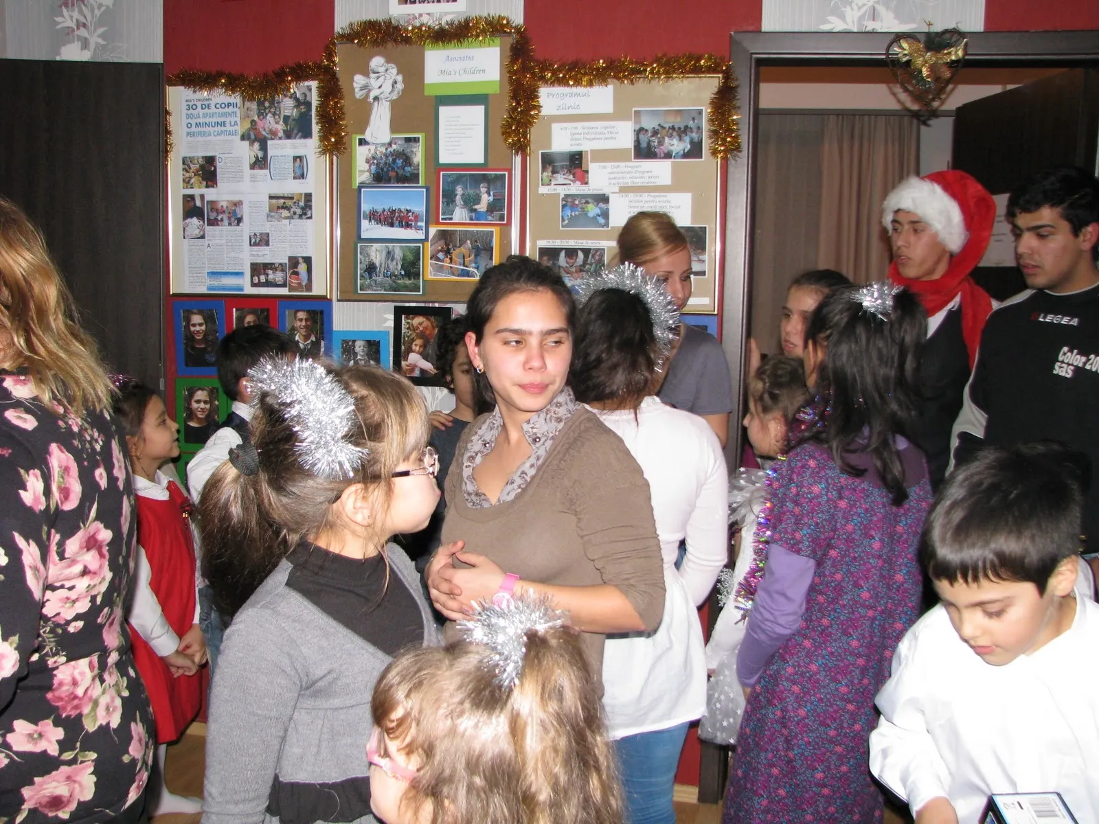 Fotografia 34 din „Moș Crăciun la Mia’s Children”